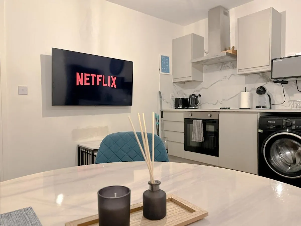 Spacious 2 Bedroom Modern Flat - City Centre Cardiff